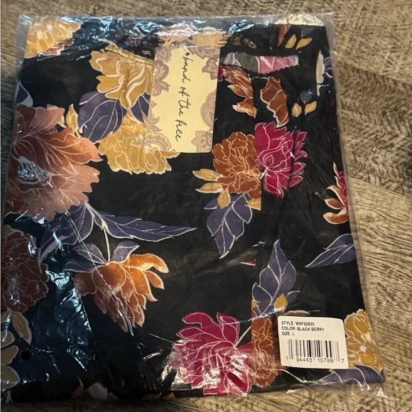 Band of Gypsies Black Floral Pencil Skirt - Picture 5 of 5